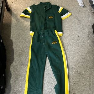 Men’s two piece sweat set.